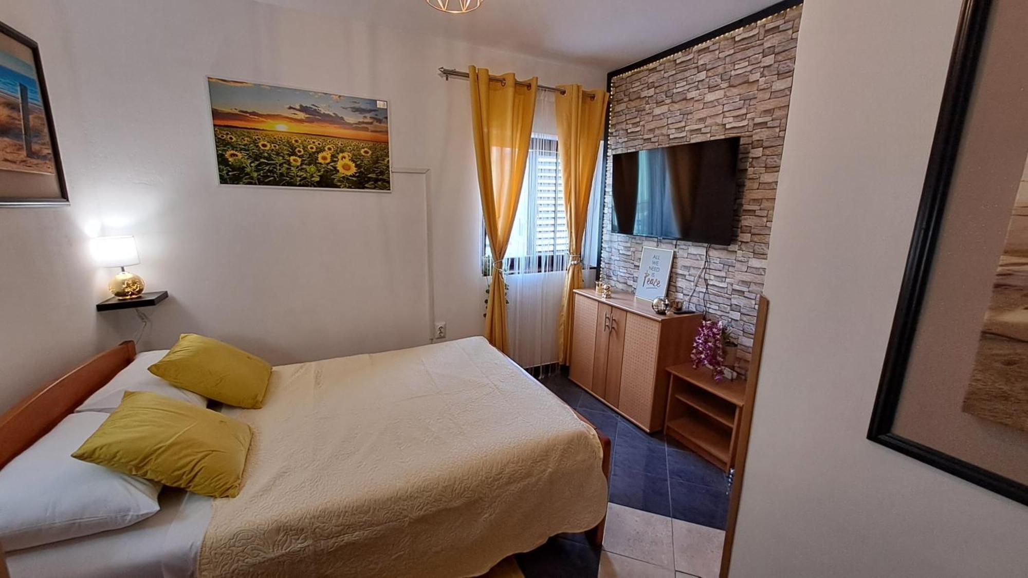 Red Gold Apartment Pula Ngoại thất bức ảnh