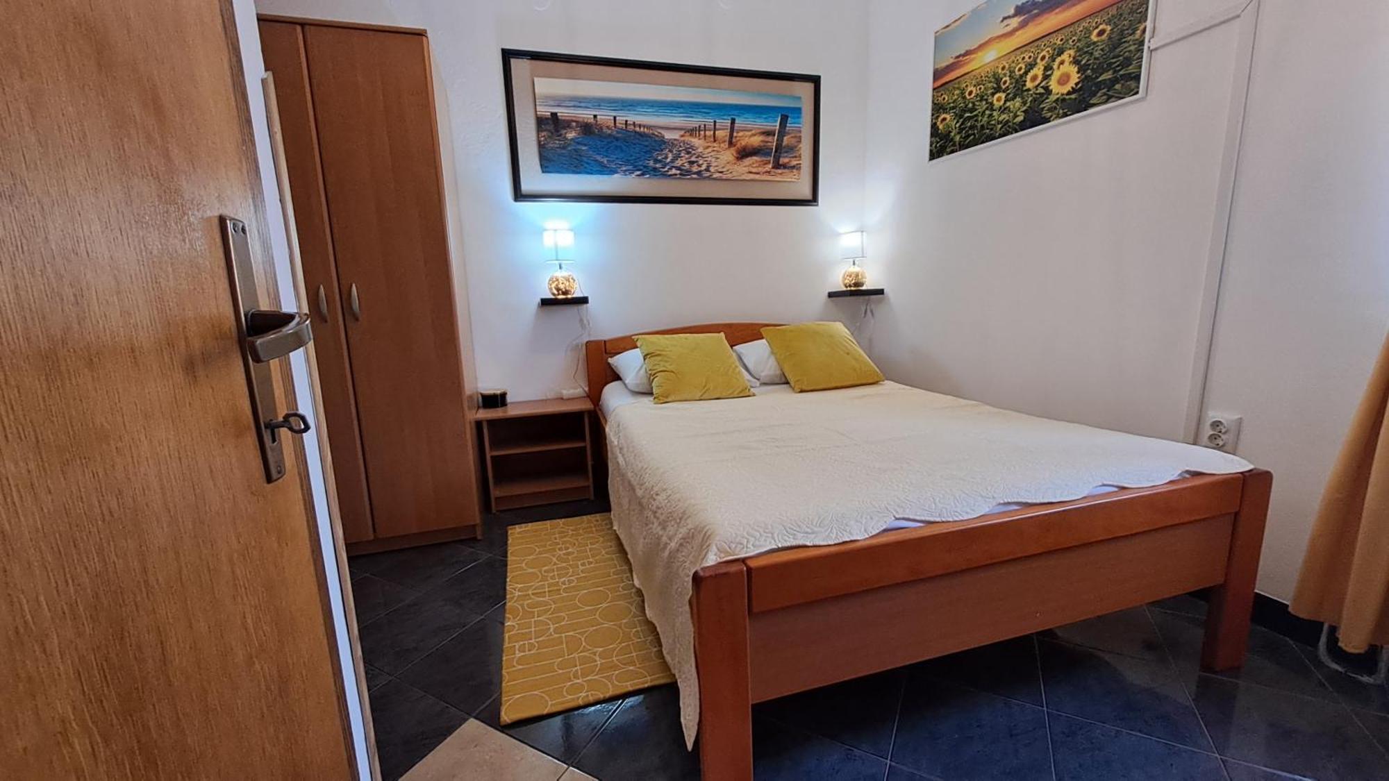 Red Gold Apartment Pula Ngoại thất bức ảnh